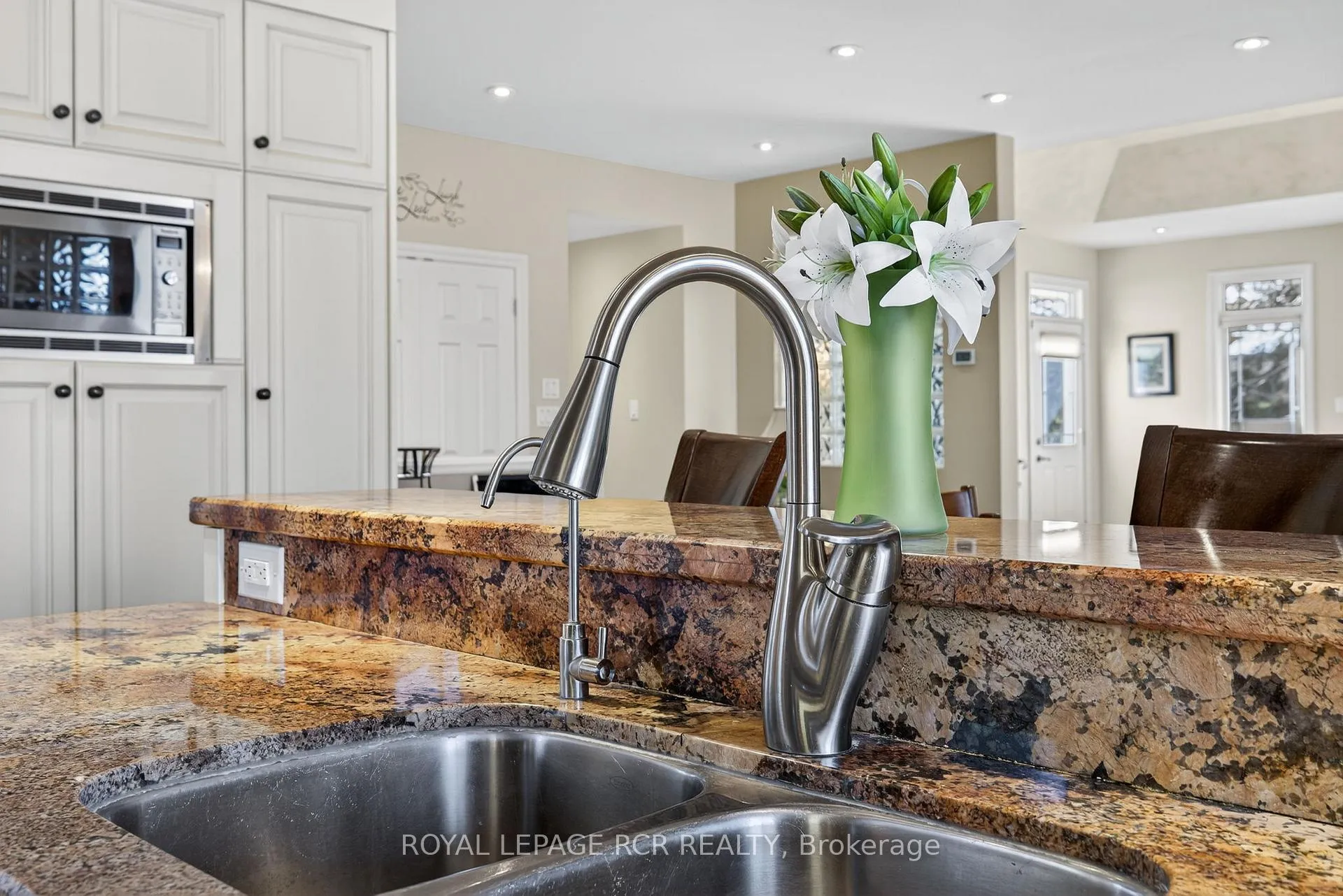 Photo 11 of 181 Queen Street S, New Tecumseth, Tottenham — HOMEH