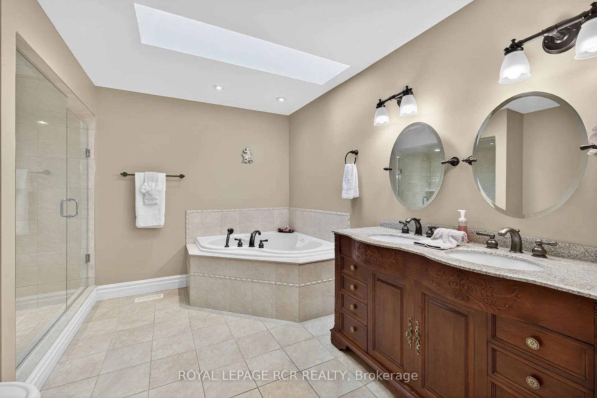 Photo 17 of 181 Queen Street S, New Tecumseth, Tottenham — HOMEH