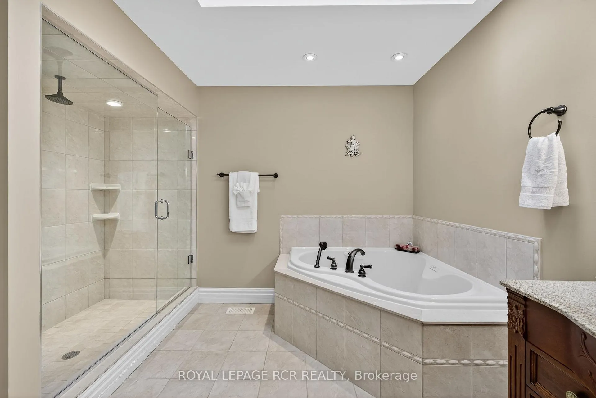 Photo 18 of 181 Queen Street S, New Tecumseth, Tottenham — HOMEH