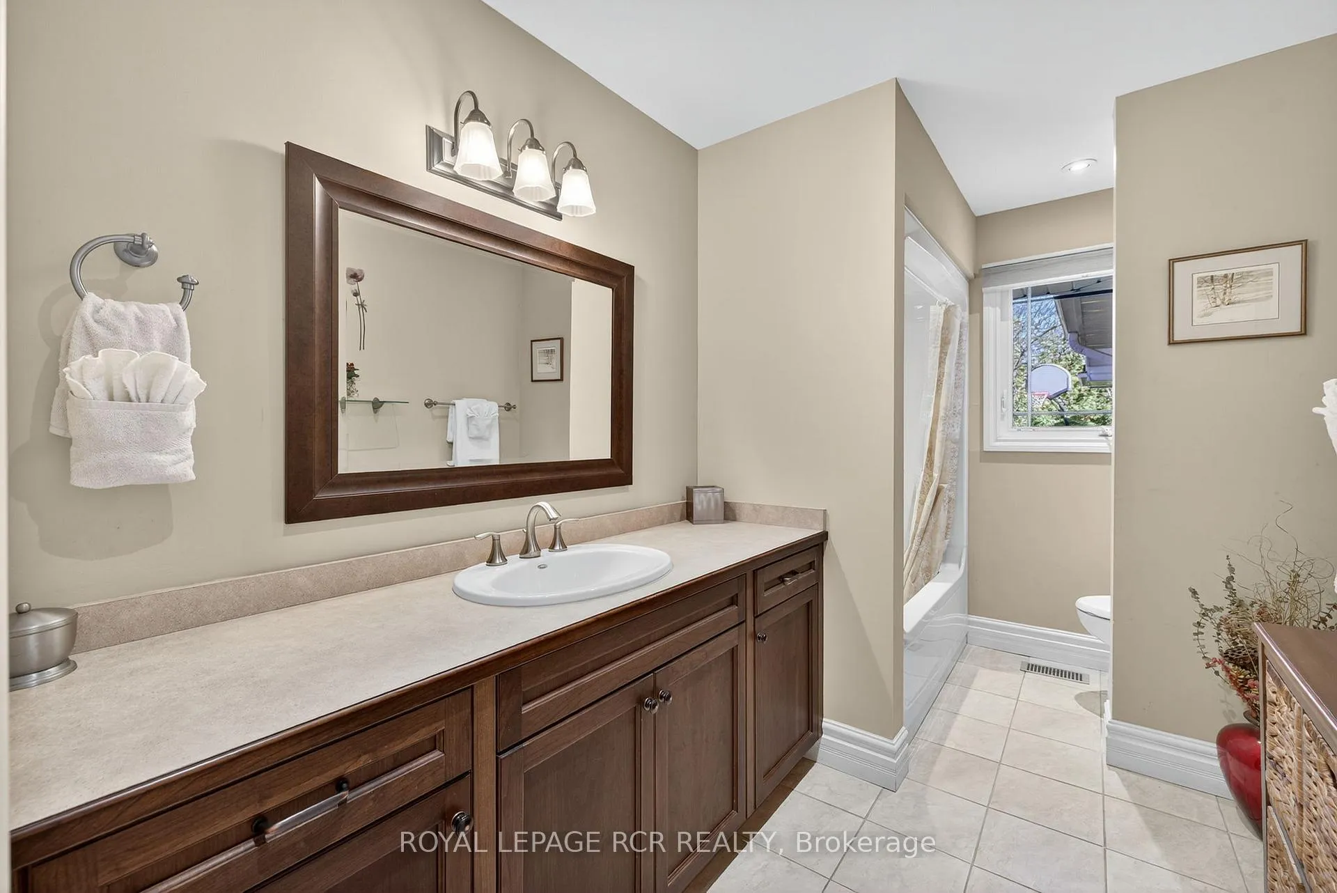 Photo 24 of 181 Queen Street S, New Tecumseth, Tottenham — HOMEH