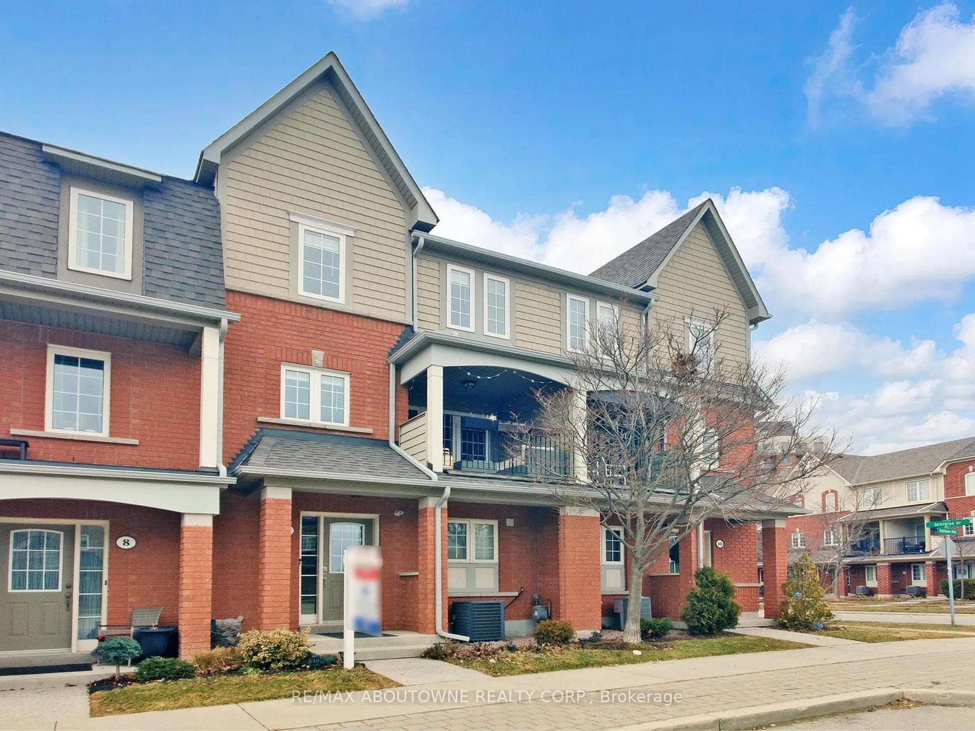 Photo 4 of Unit 9, 2360 Parkhaven Boulevard, Oakville, River Oaks — HOMEH