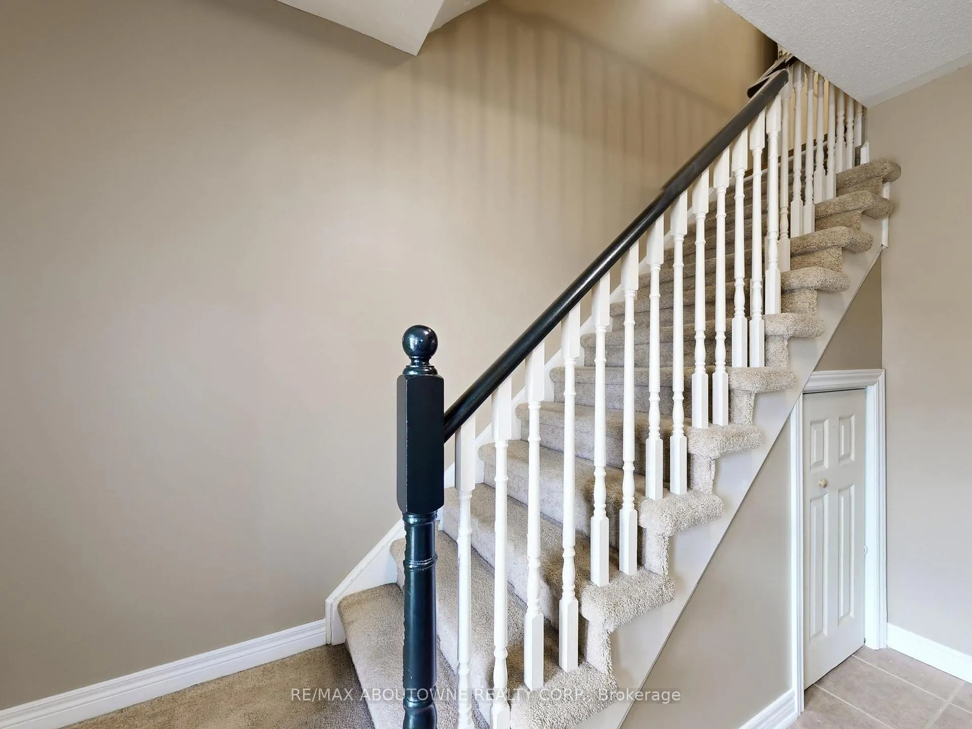 Photo 7 of Unit 9, 2360 Parkhaven Boulevard, Oakville, River Oaks — HOMEH
