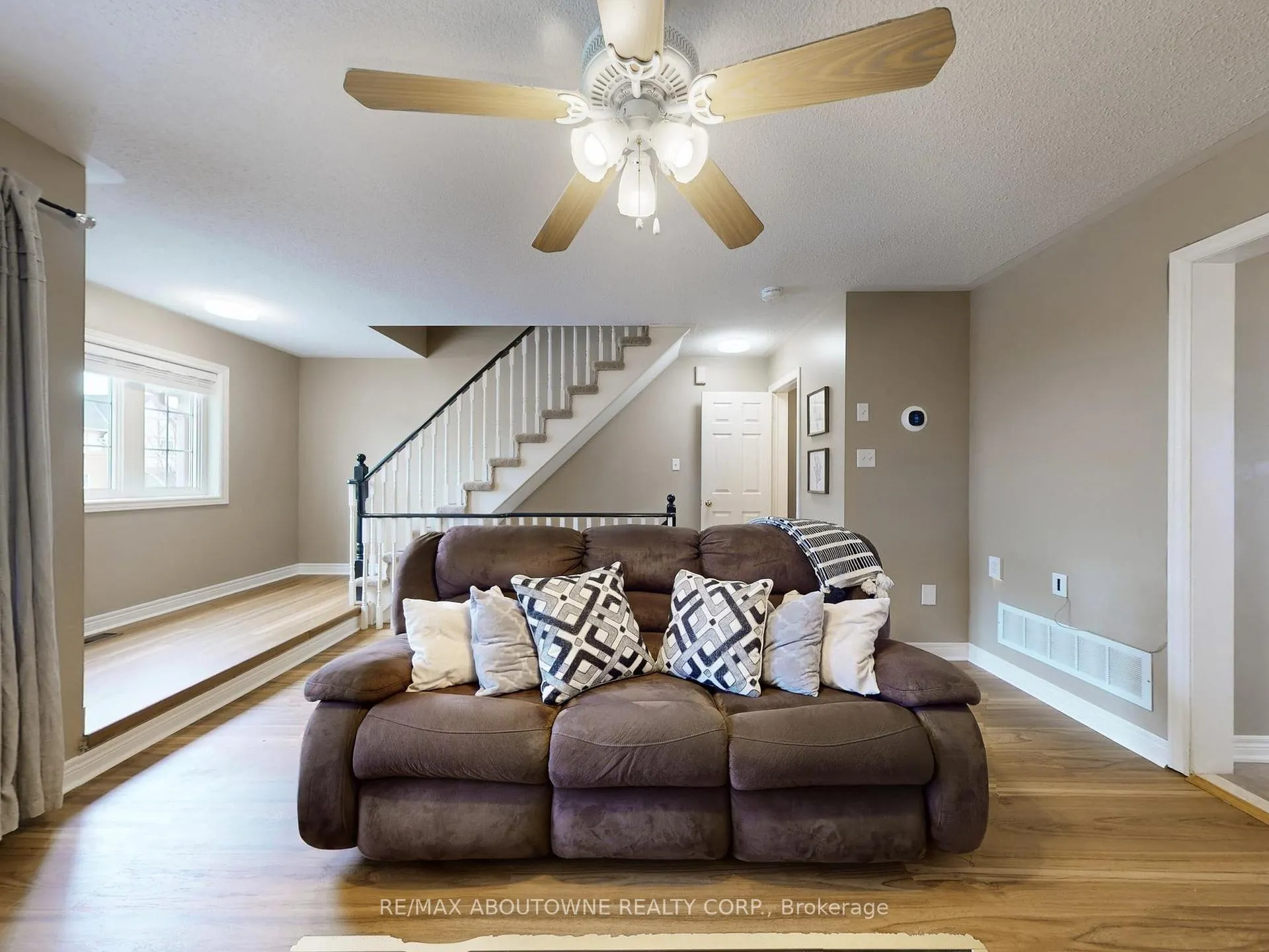 Photo 12 of Unit 9, 2360 Parkhaven Boulevard, Oakville, River Oaks — HOMEH