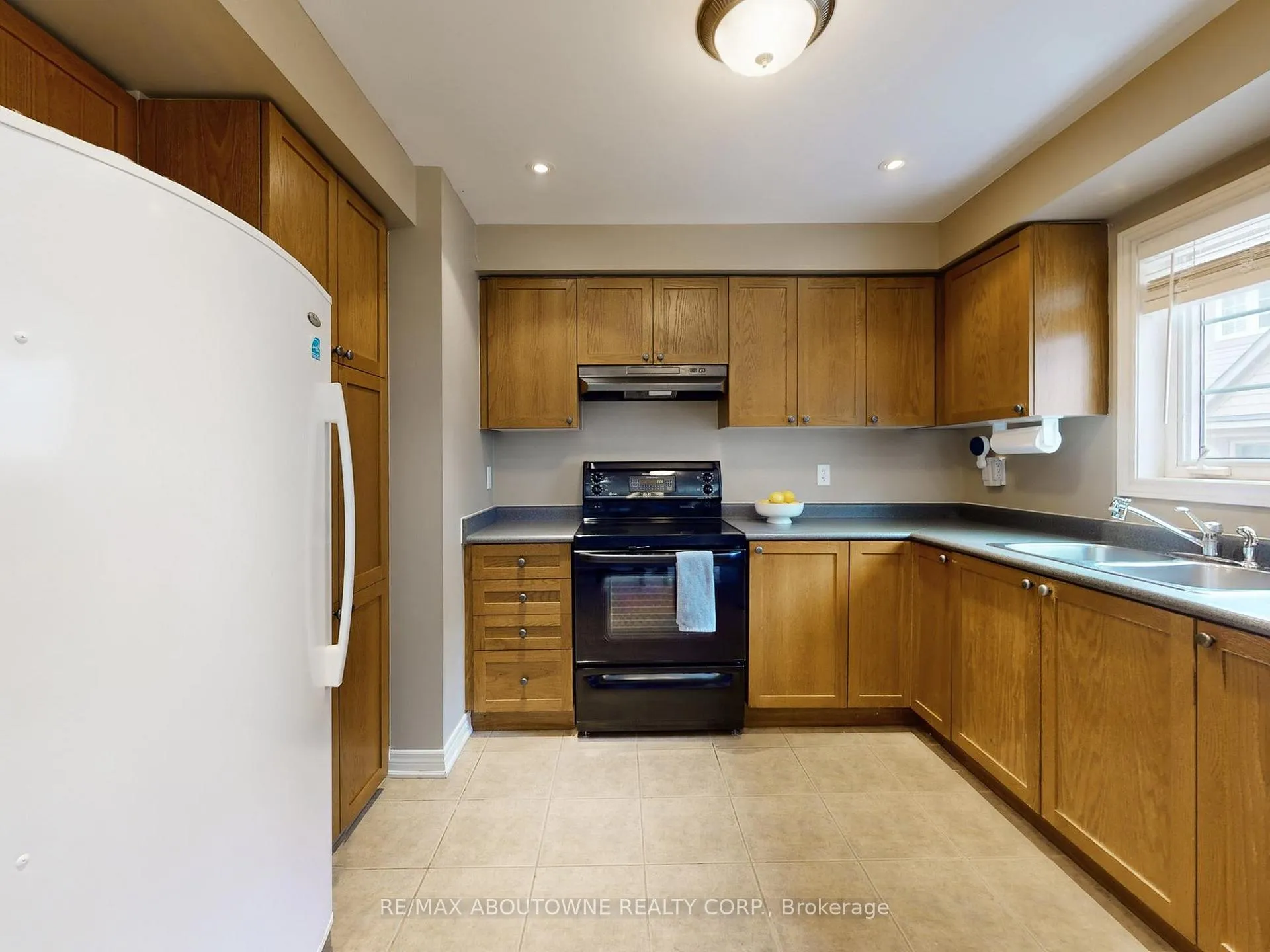 Photo 19 of Unit 9, 2360 Parkhaven Boulevard, Oakville, River Oaks — HOMEH