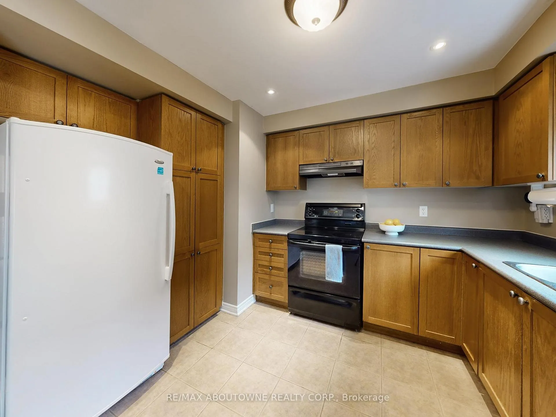 Photo 20 of Unit 9, 2360 Parkhaven Boulevard, Oakville, River Oaks — HOMEH