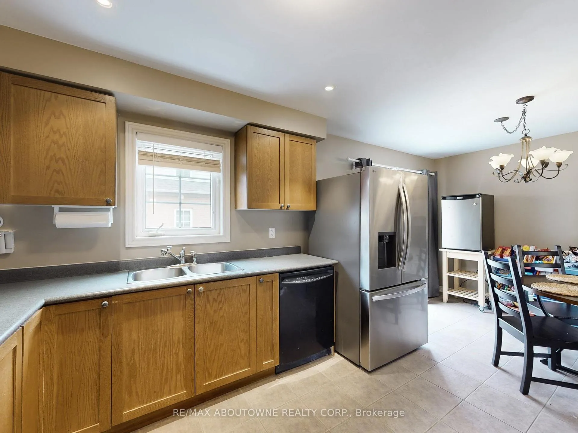 Photo 21 of Unit 9, 2360 Parkhaven Boulevard, Oakville, River Oaks — HOMEH