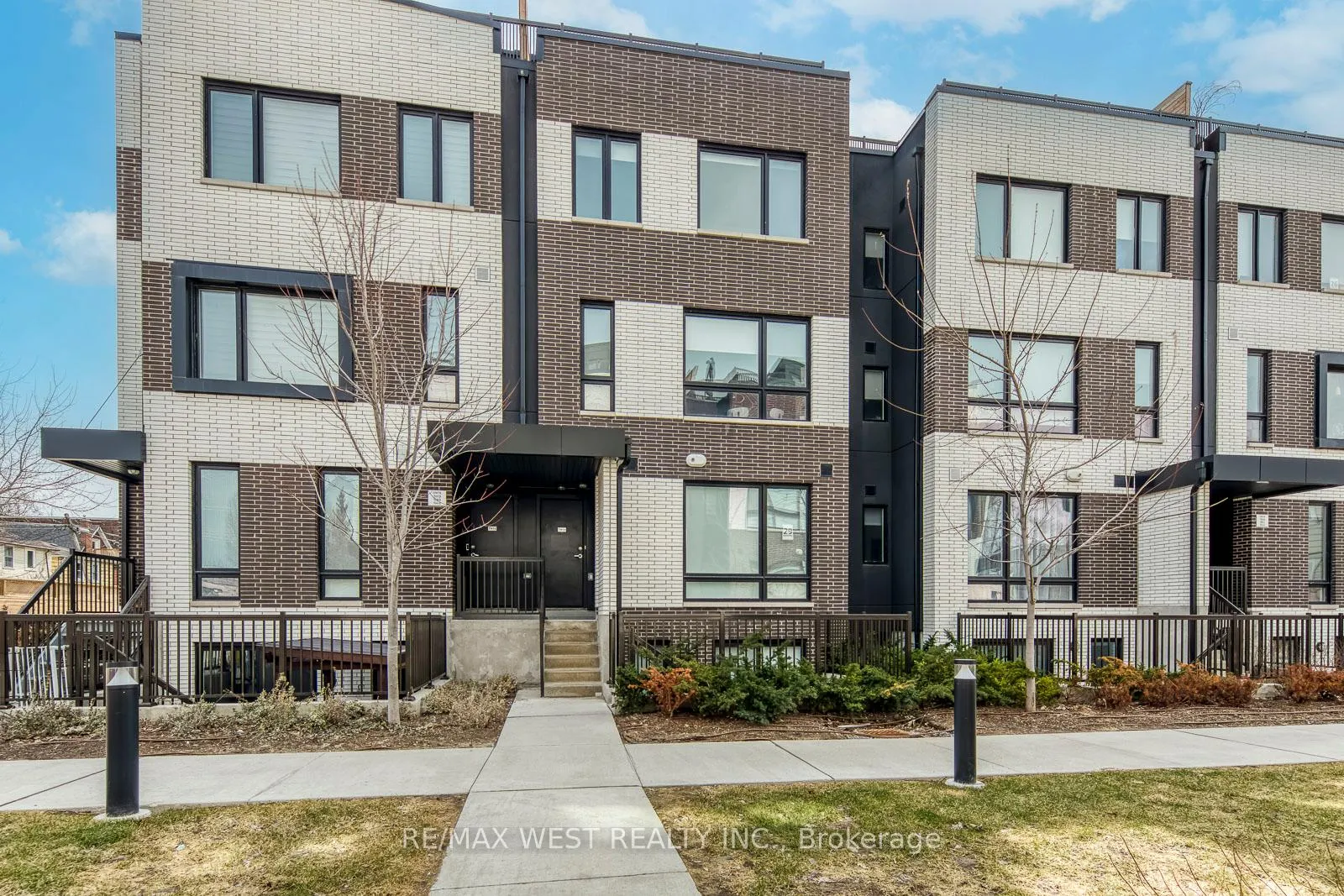 Photo 2 of Unit 14, 20 Ed Clark Gardens, Toronto, Weston-Pellam Park — HOMEH