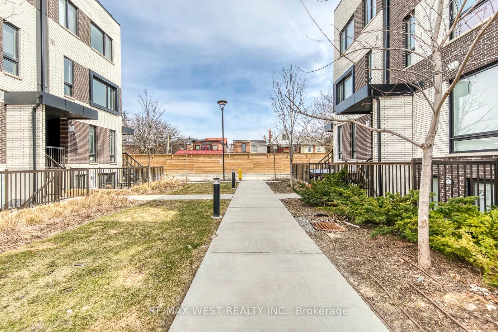 Photo 5 of Unit 14, 20 Ed Clark Gardens, Toronto, Weston-Pellam Park — HOMEH
