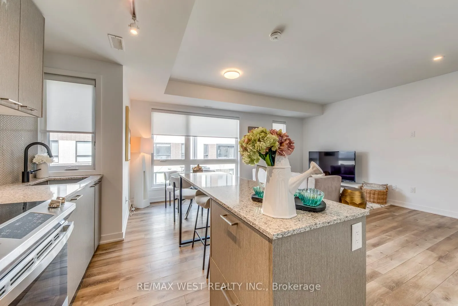 Photo 14 of Unit 14, 20 Ed Clark Gardens, Toronto, Weston-Pellam Park — HOMEH