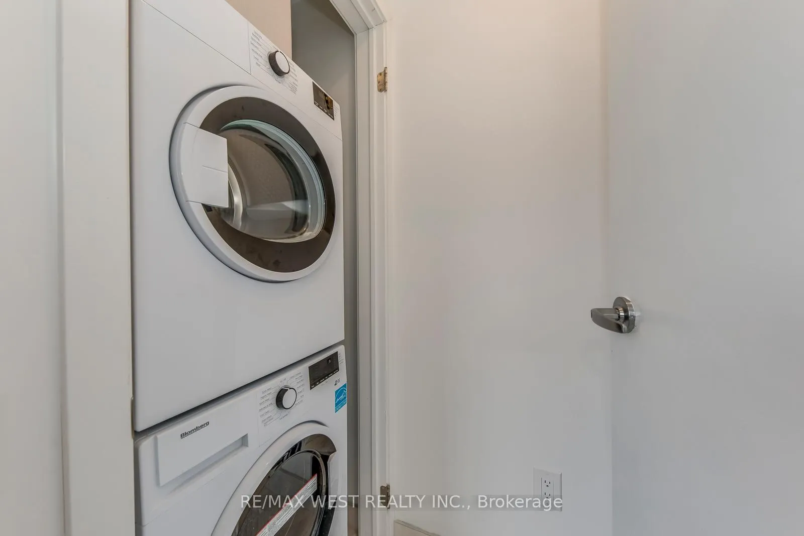 Photo 32 of Unit 14, 20 Ed Clark Gardens, Toronto, Weston-Pellam Park — HOMEH