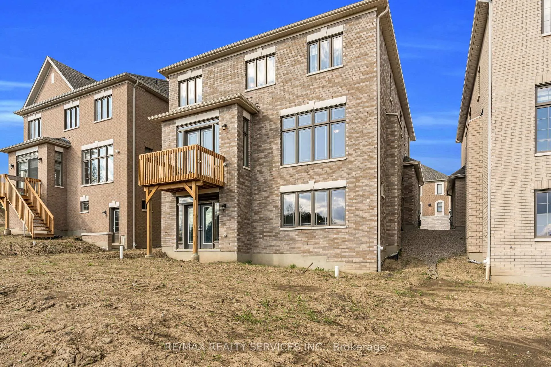 Photo 24 of 67 James Walker Avenue, Caledon, Caledon East — HOMEH