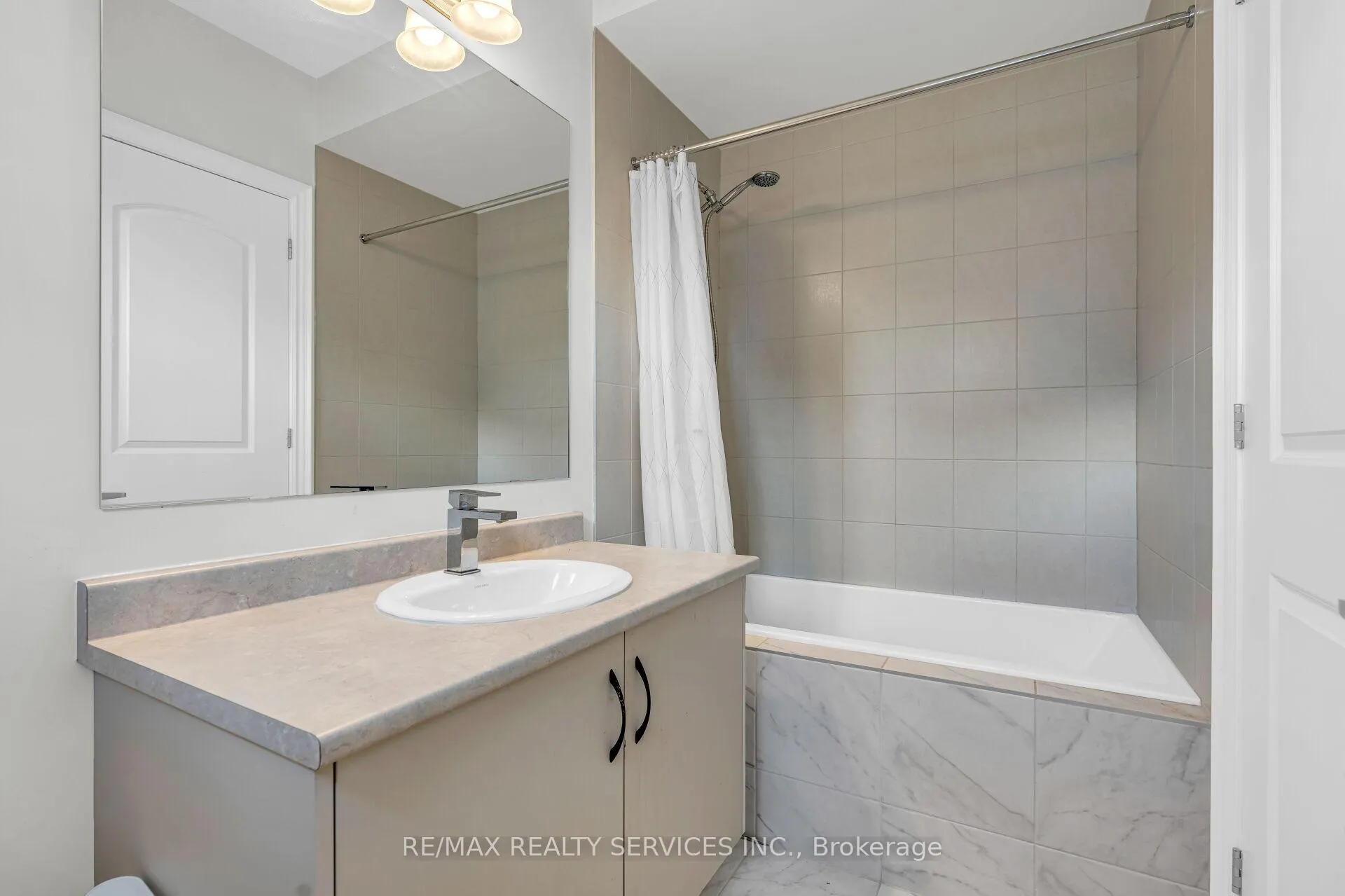 Photo 26 of 67 James Walker Avenue, Caledon, Caledon East — HOMEH