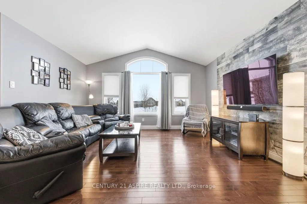 Photo 6 of 529 Turning Stone Crescent, Petawawa — HOMEH