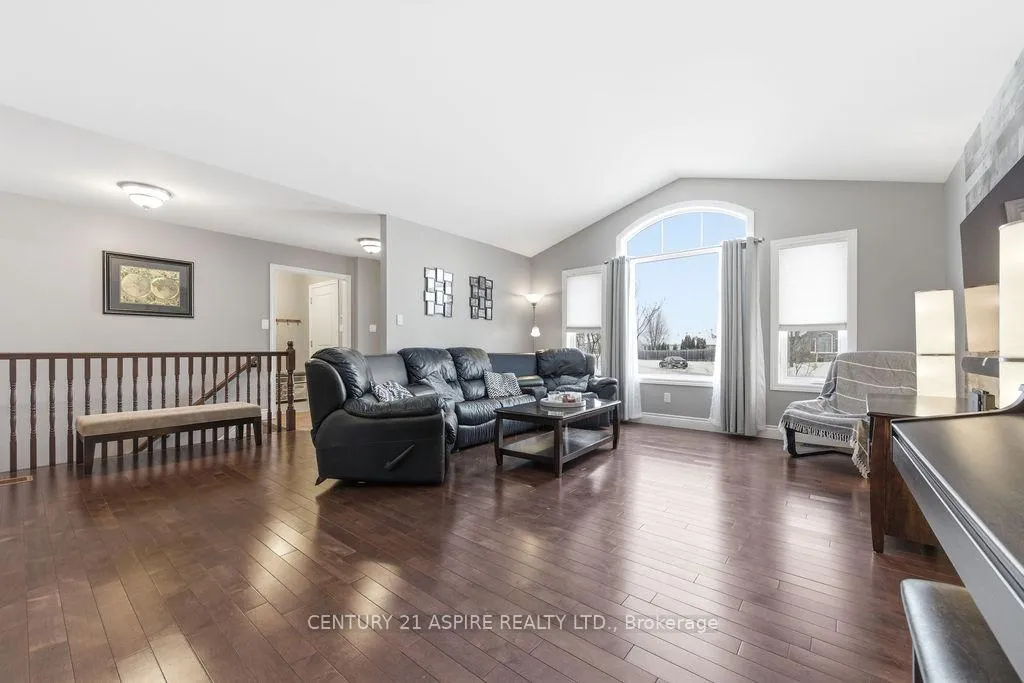Photo 7 of 529 Turning Stone Crescent, Petawawa — HOMEH