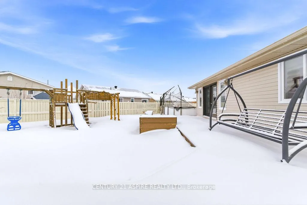 Photo 38 of 529 Turning Stone Crescent, Petawawa — HOMEH