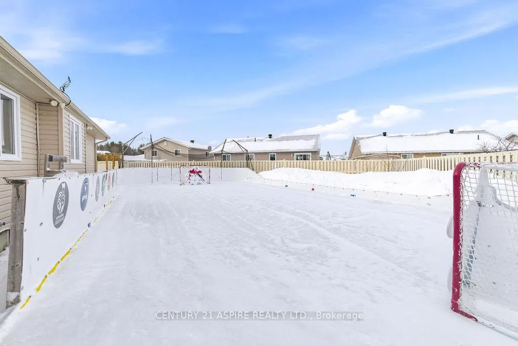 Photo 39 of 529 Turning Stone Crescent, Petawawa — HOMEH