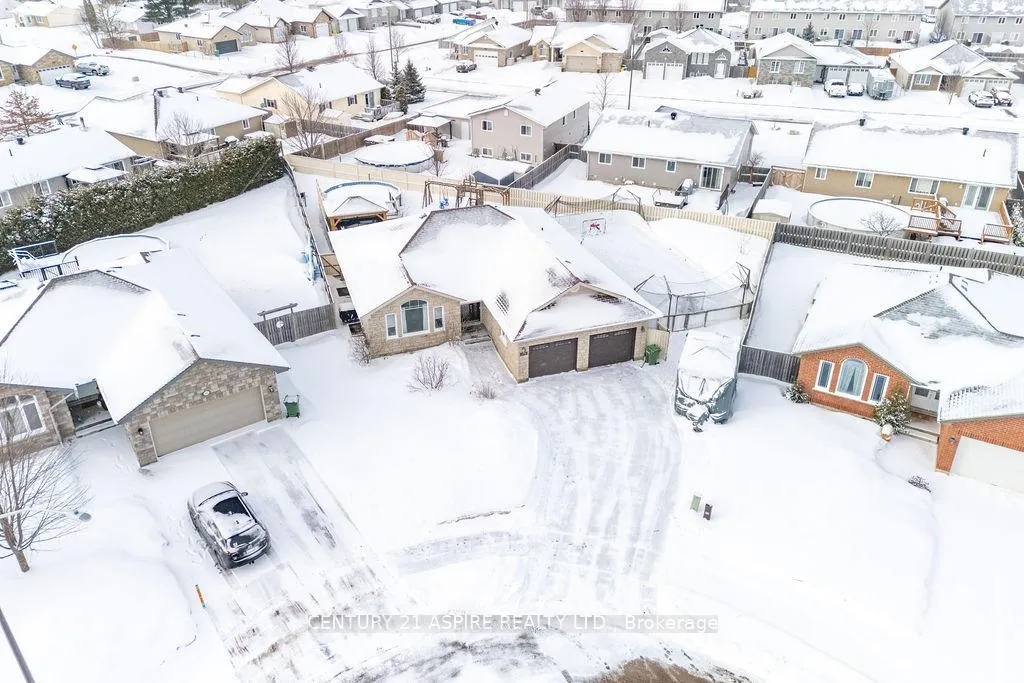 Photo 41 of 529 Turning Stone Crescent, Petawawa — HOMEH
