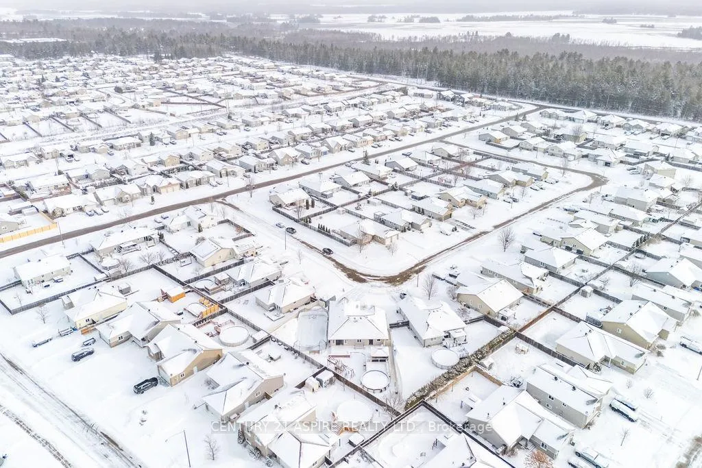Photo 47 of 529 Turning Stone Crescent, Petawawa — HOMEH