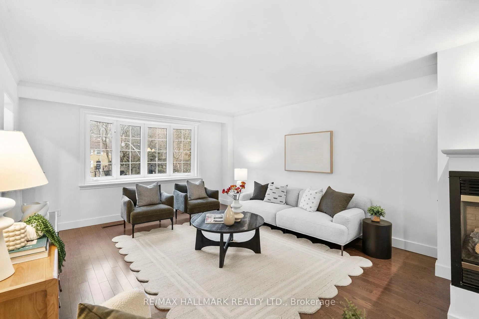 Photo 3 of 74 Glen Davis Crescent, Toronto, East End-Danforth — HOMEH