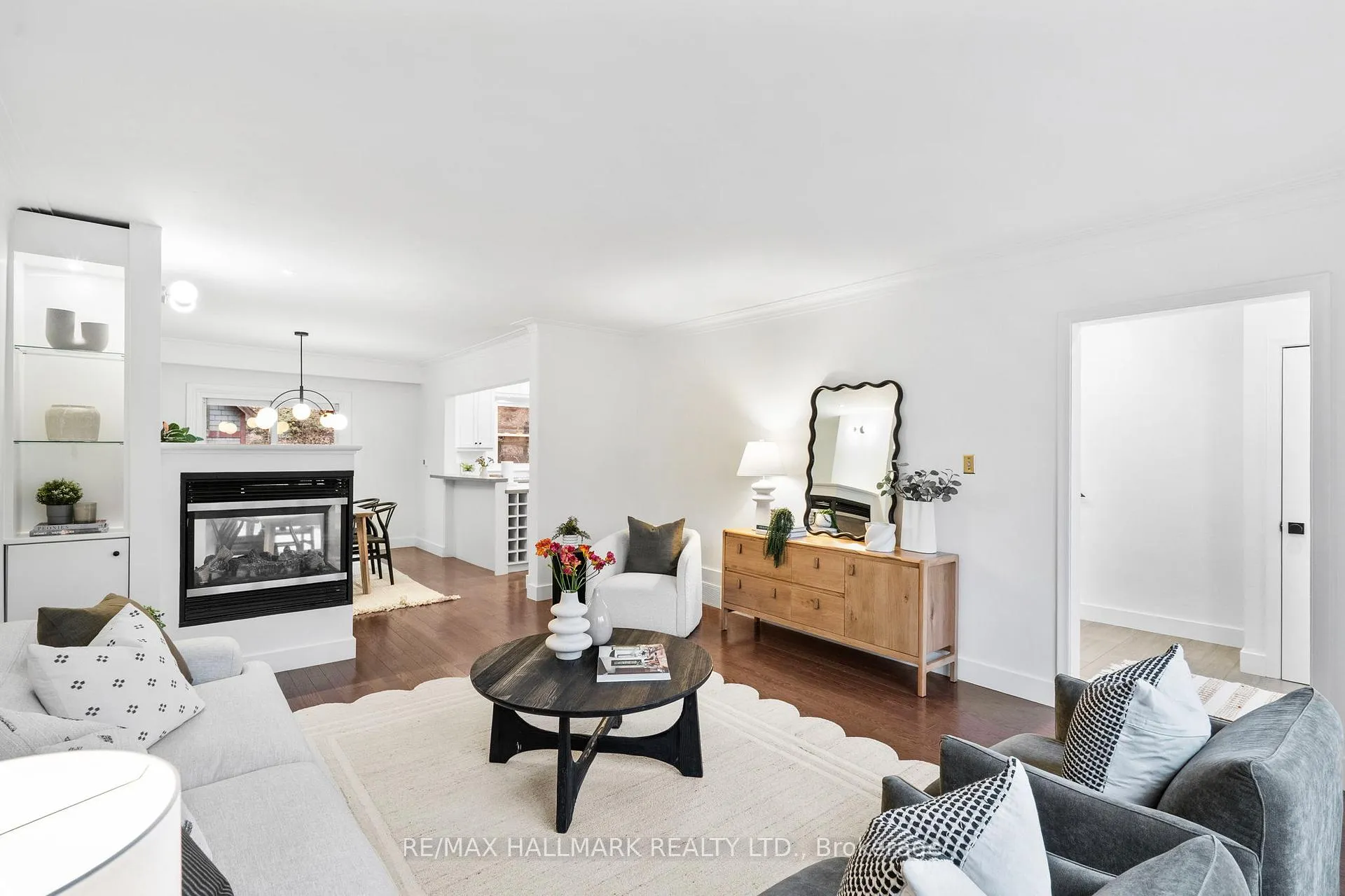 Photo 4 of 74 Glen Davis Crescent, Toronto, East End-Danforth — HOMEH