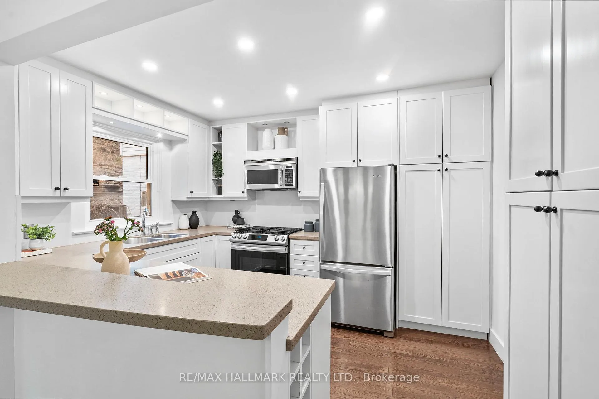 Photo 7 of 74 Glen Davis Crescent, Toronto, East End-Danforth — HOMEH