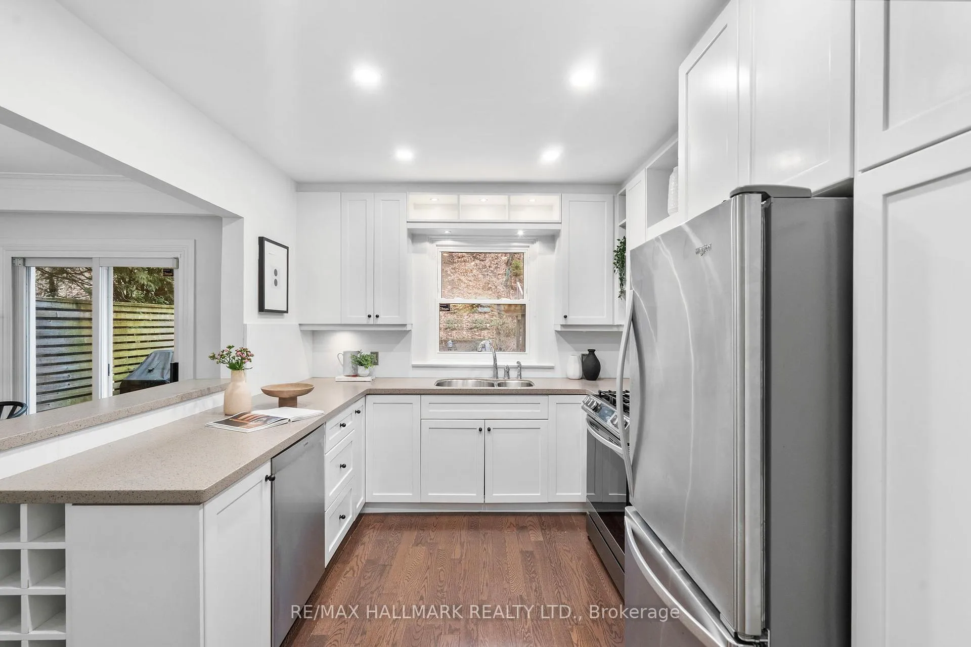 Photo 8 of 74 Glen Davis Crescent, Toronto, East End-Danforth — HOMEH