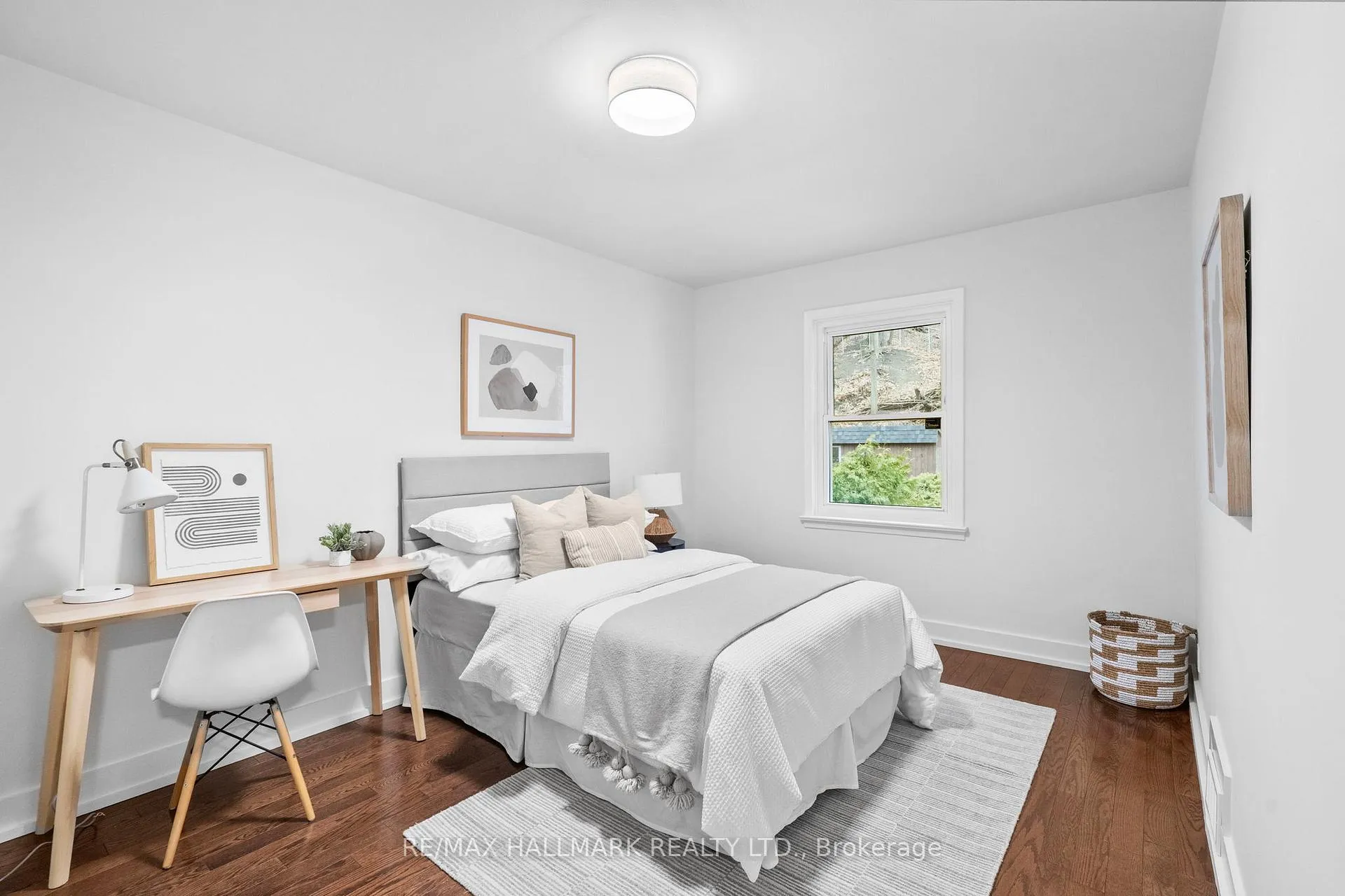 Photo 19 of 74 Glen Davis Crescent, Toronto, East End-Danforth — HOMEH