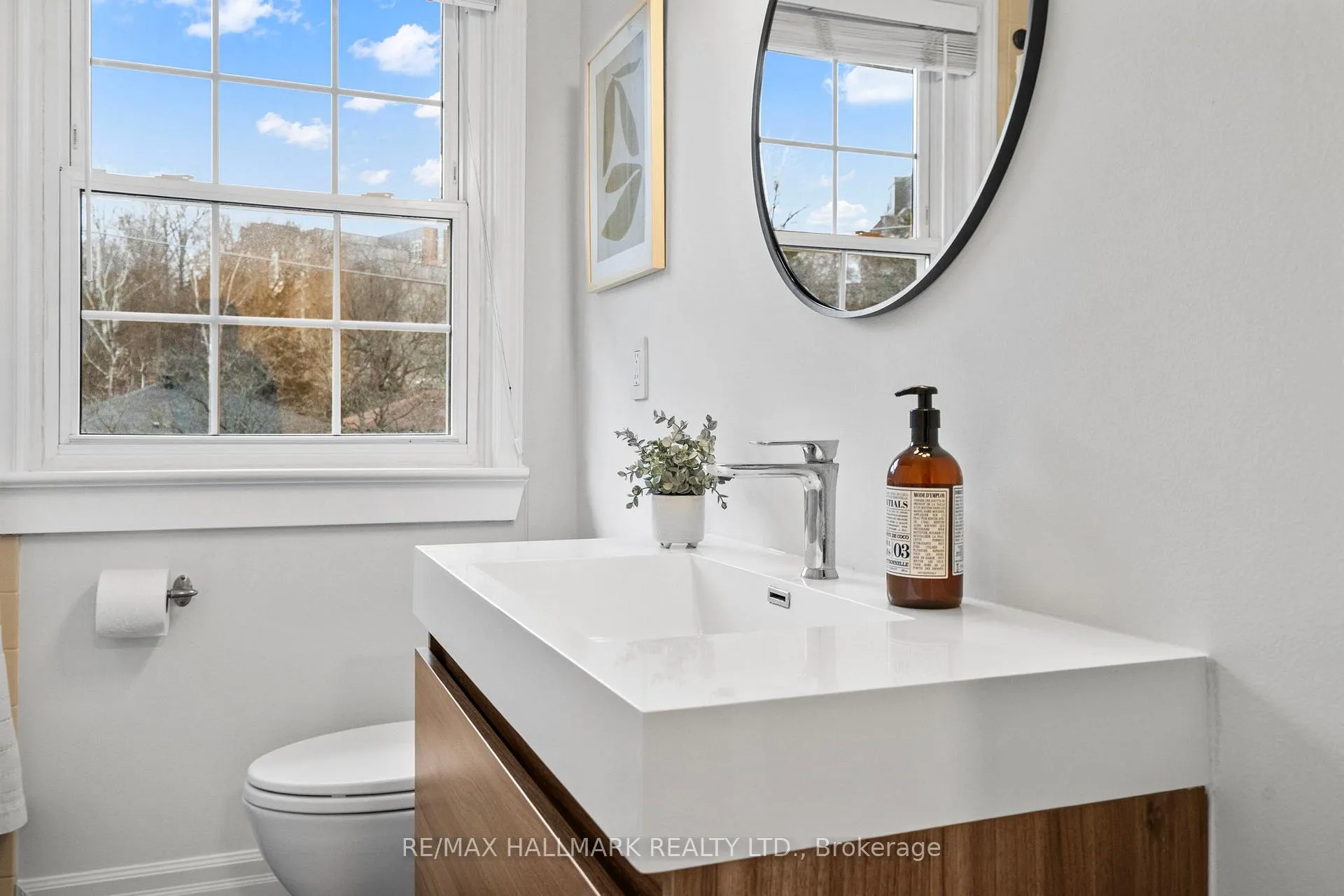 Photo 22 of 74 Glen Davis Crescent, Toronto, East End-Danforth — HOMEH