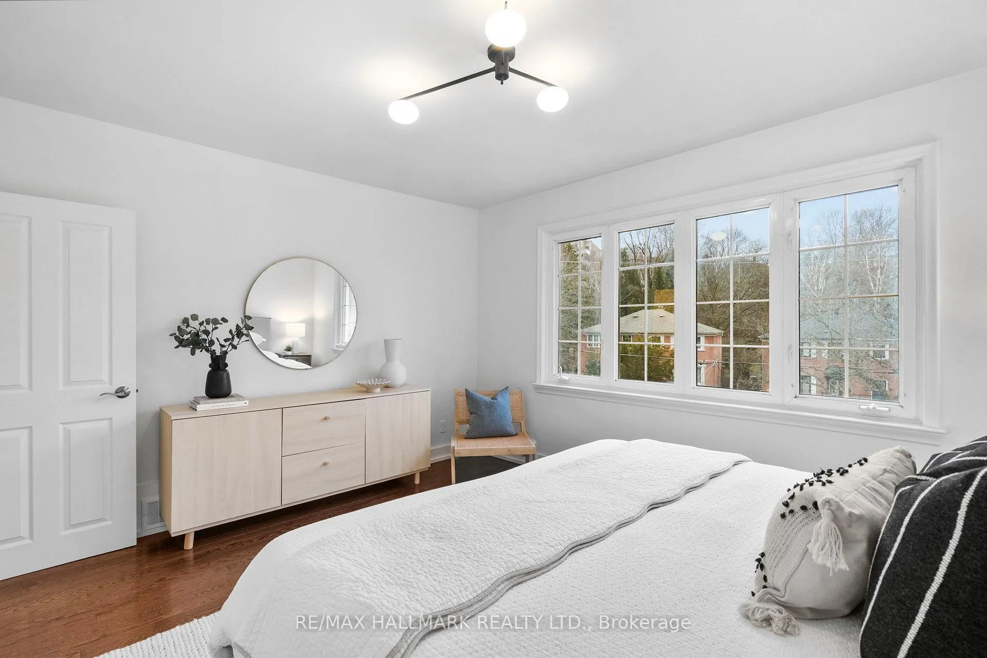 Photo 24 of 74 Glen Davis Crescent, Toronto, East End-Danforth — HOMEH