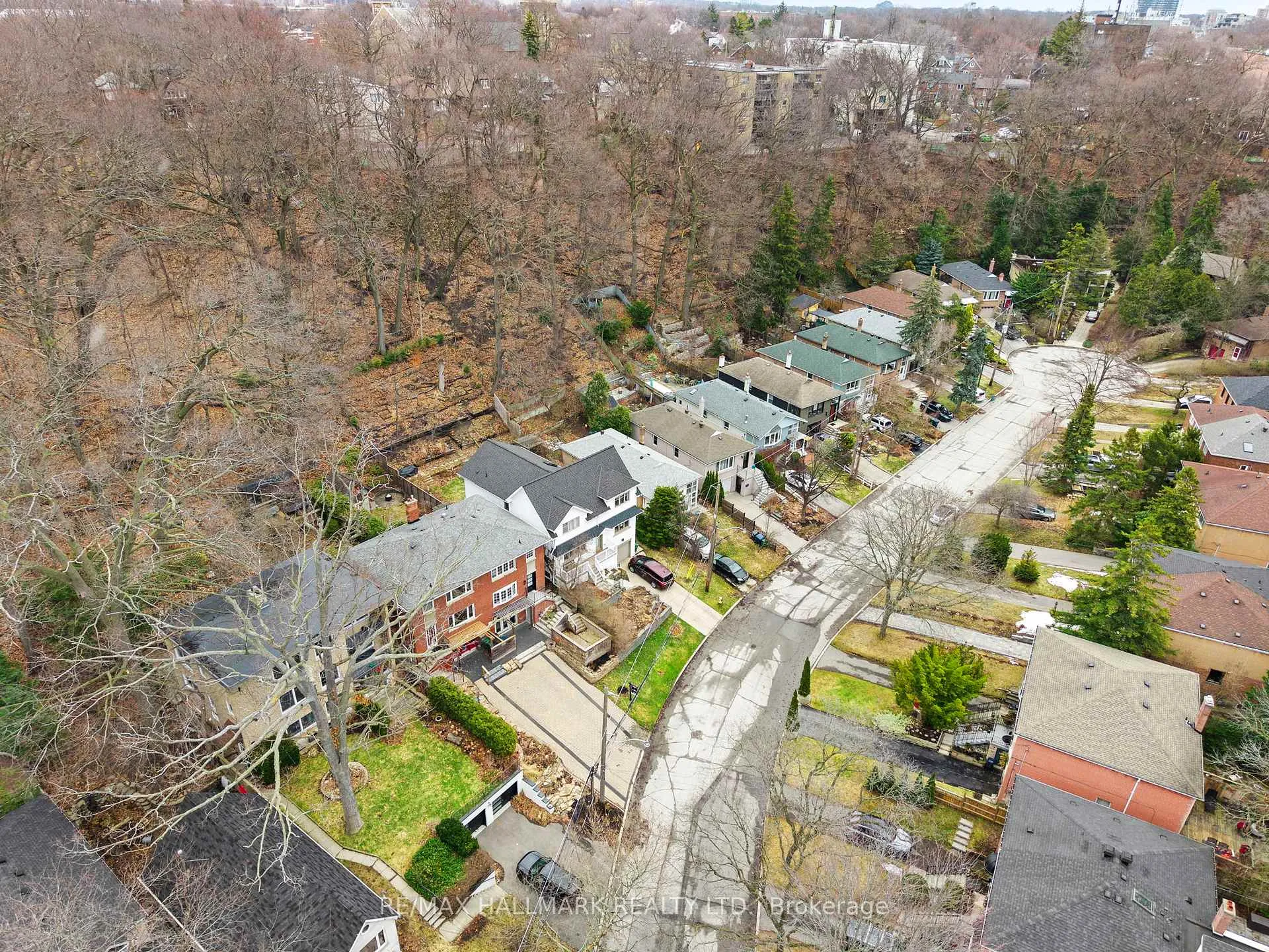 Photo 46 of 74 Glen Davis Crescent, Toronto, East End-Danforth — HOMEH
