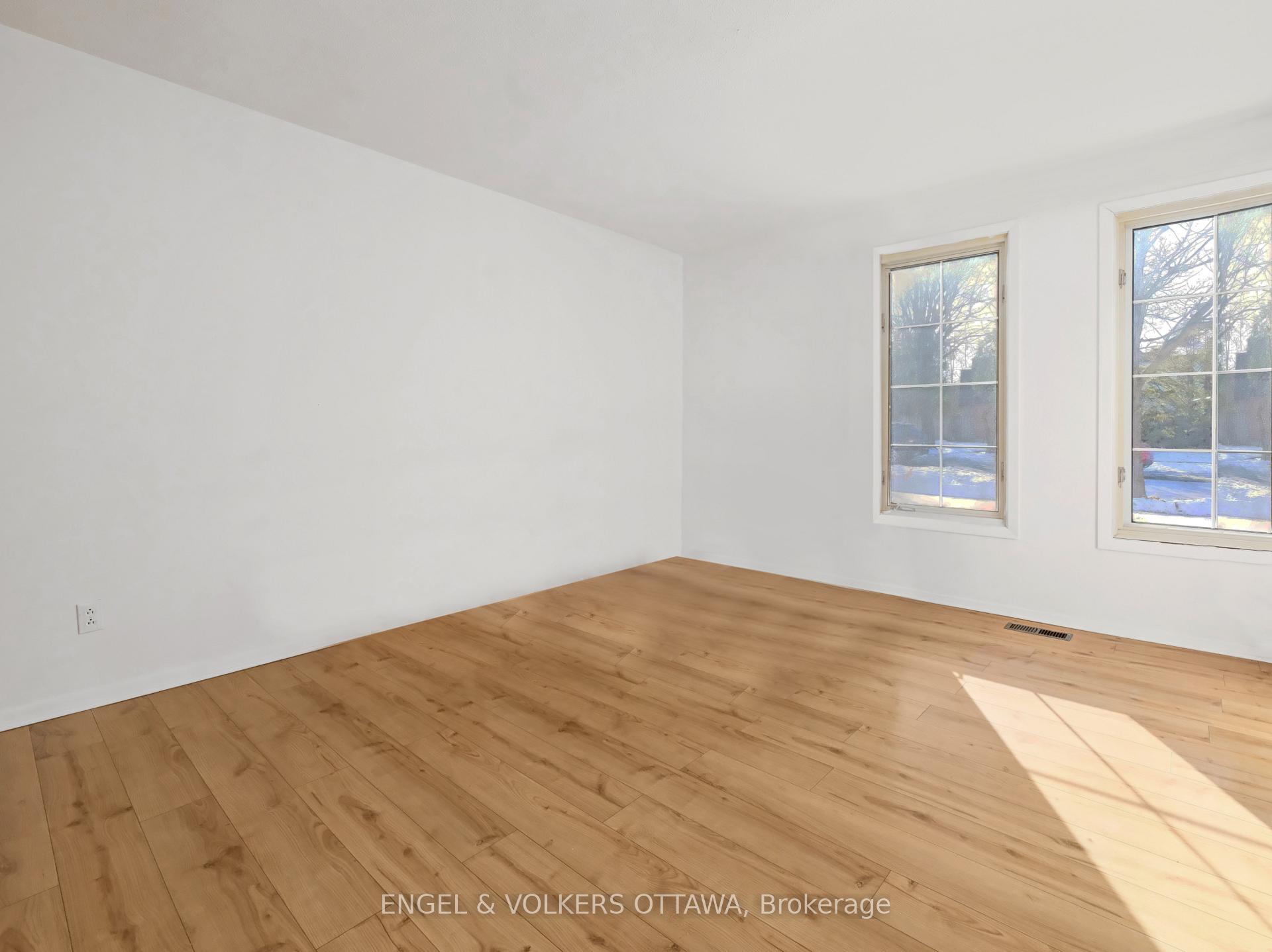 Photo 4 of 3271 Southgate Road, Ottawa, South Keys — HOMEH