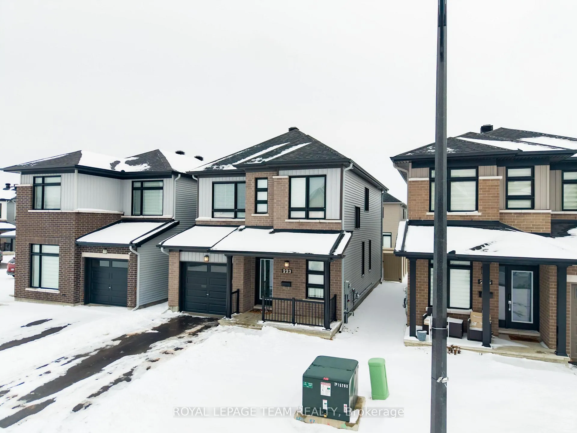 Photo 2 of 223 Turnbuckle Crescent, Ottawa, Barrhaven - Half Moon Bay — HOMEH