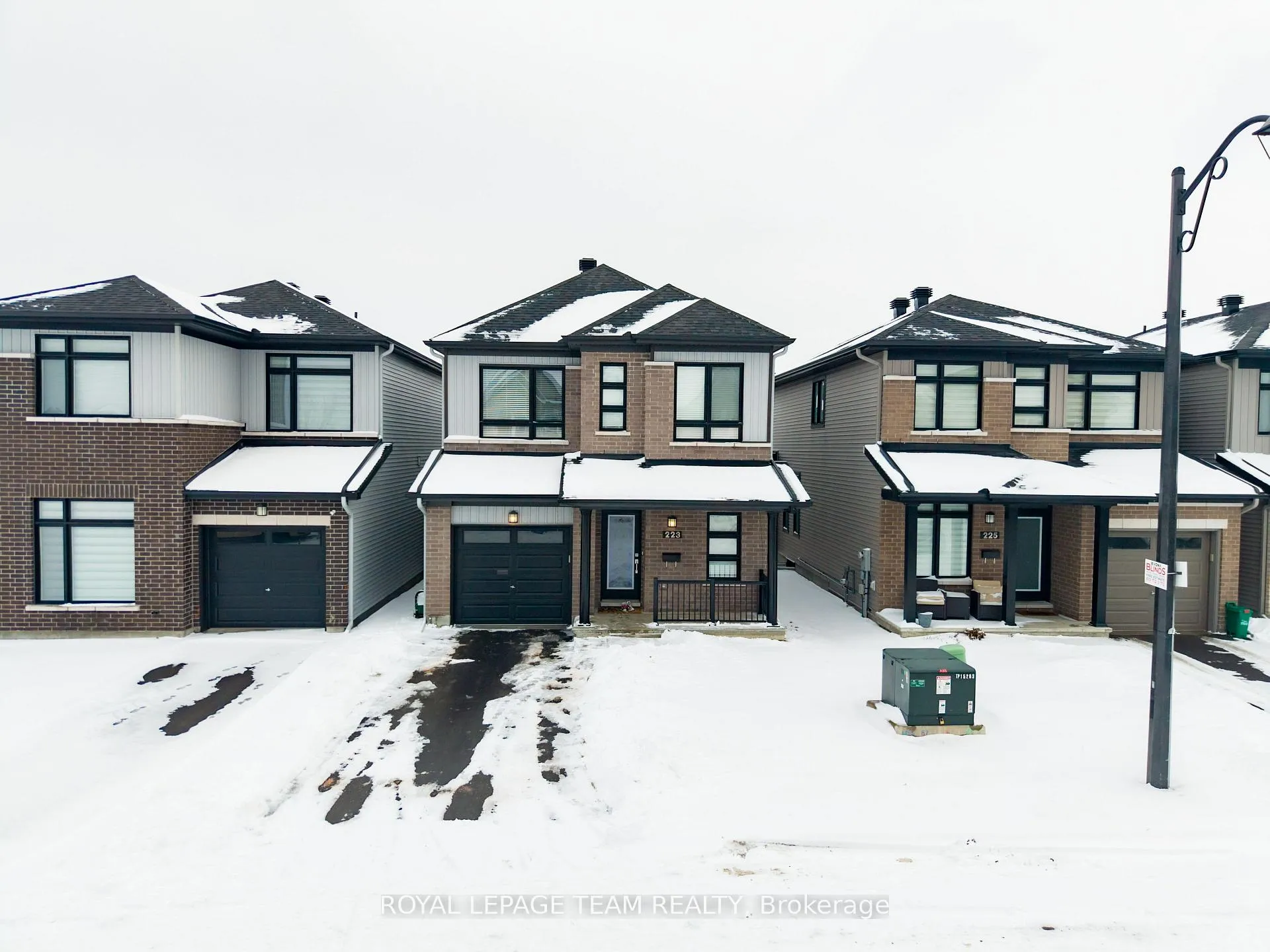 Photo 3 of 223 Turnbuckle Crescent, Ottawa, Barrhaven - Half Moon Bay — HOMEH