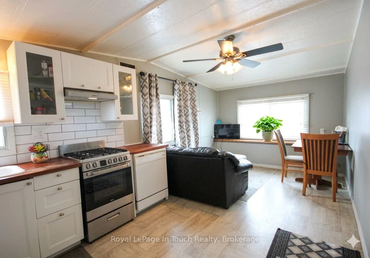 Photo 5 of 10 Lakeshore Road, Midland — HOMEH