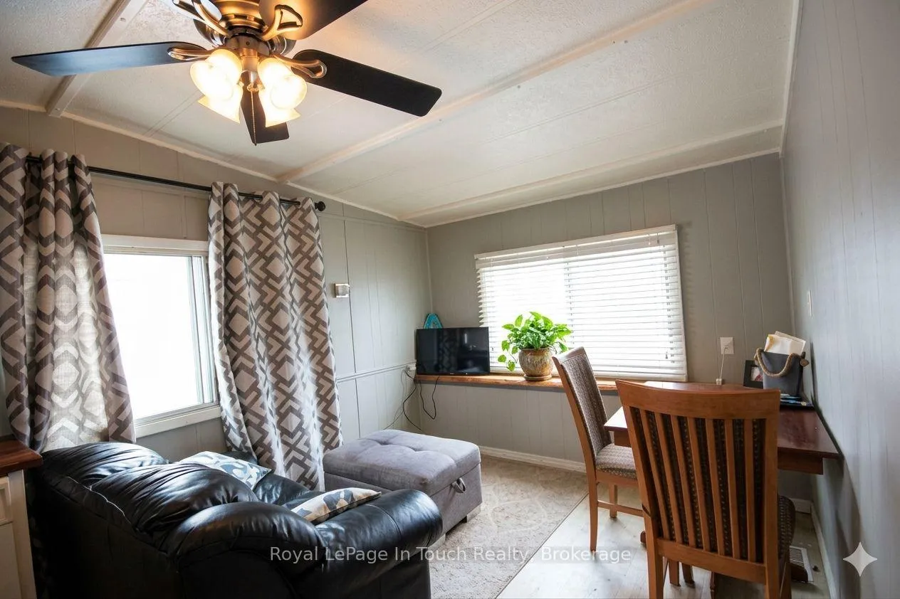 Photo 6 of 10 Lakeshore Road, Midland — HOMEH