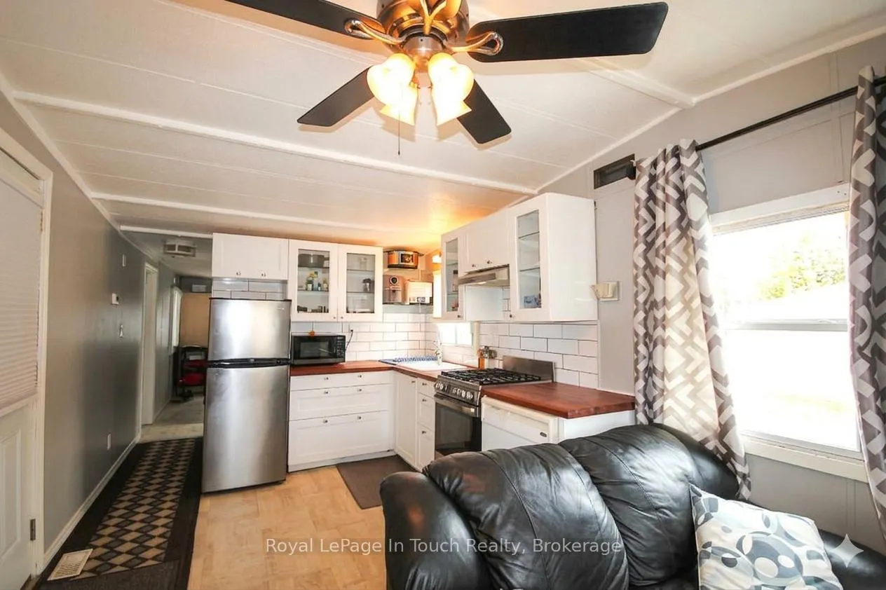 Photo 7 of 10 Lakeshore Road, Midland — HOMEH