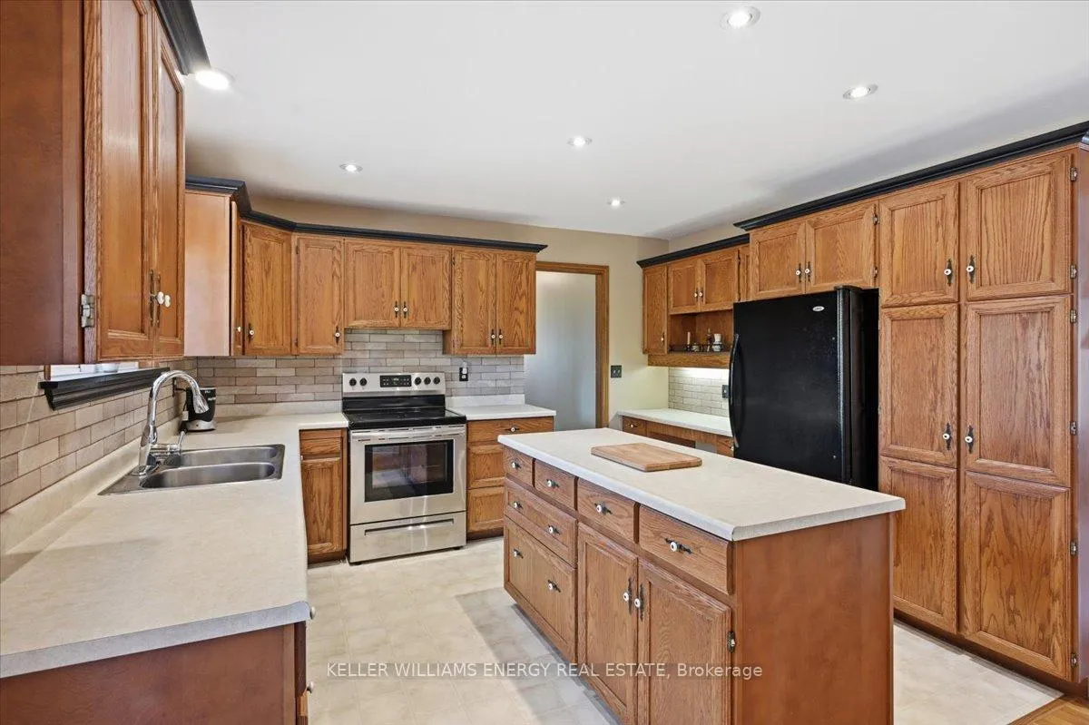 Photo 6 of 65 Irwin Road, Clarington, Orono — HOMEH