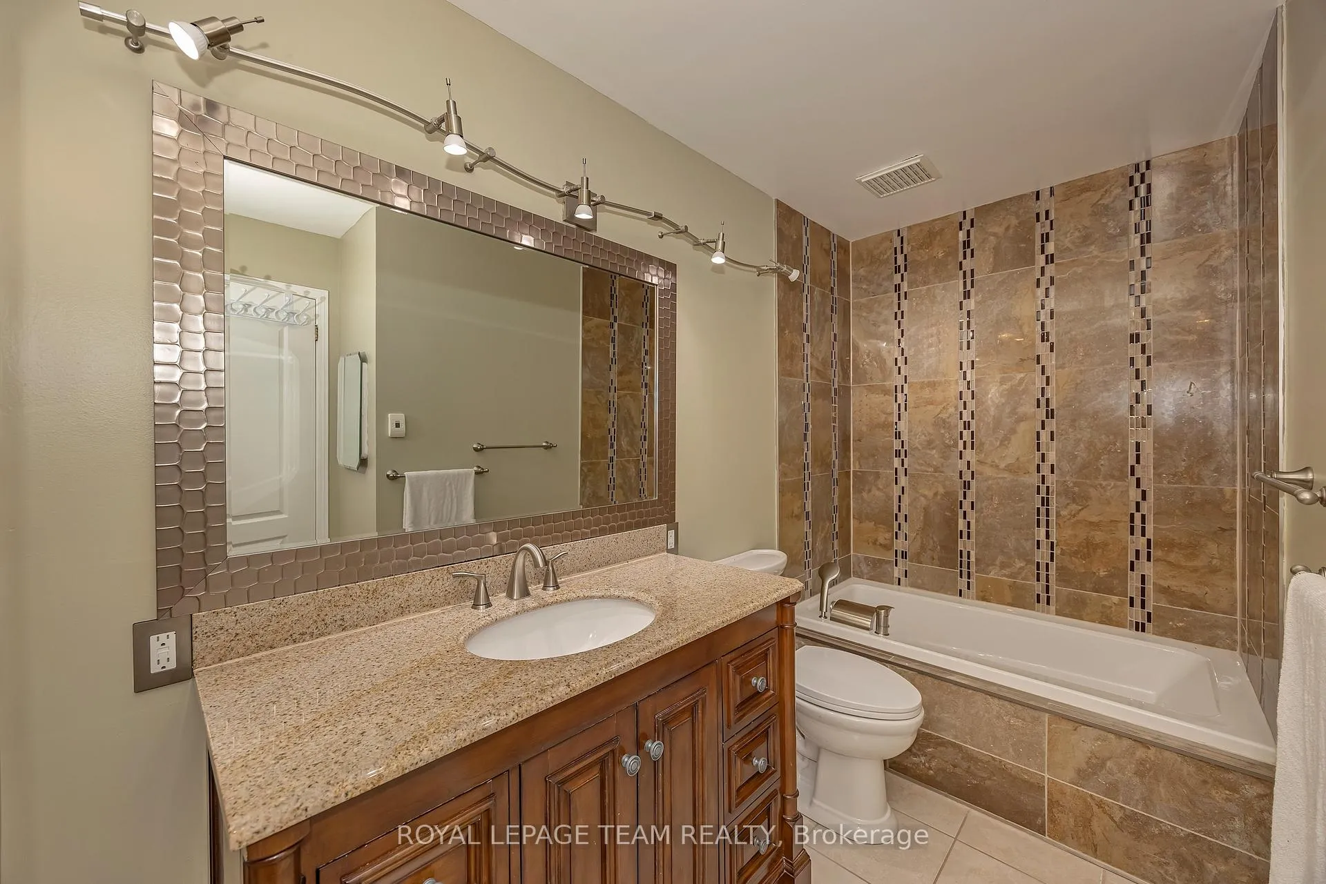 Photo 17 of 43 Settler's Ridge Way, Ottawa, Barrhaven - Longfields — HOMEH