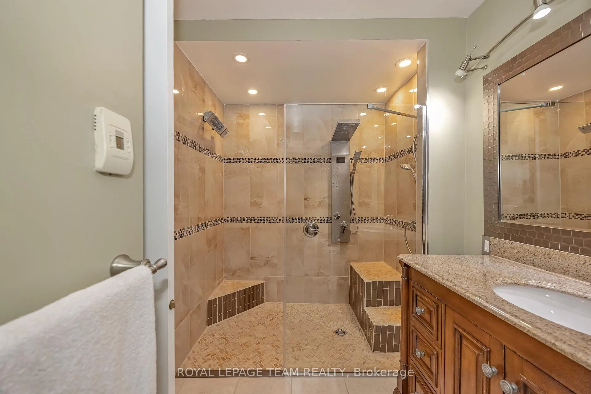 Photo 18 of 43 Settler's Ridge Way, Ottawa, Barrhaven - Longfields — HOMEH