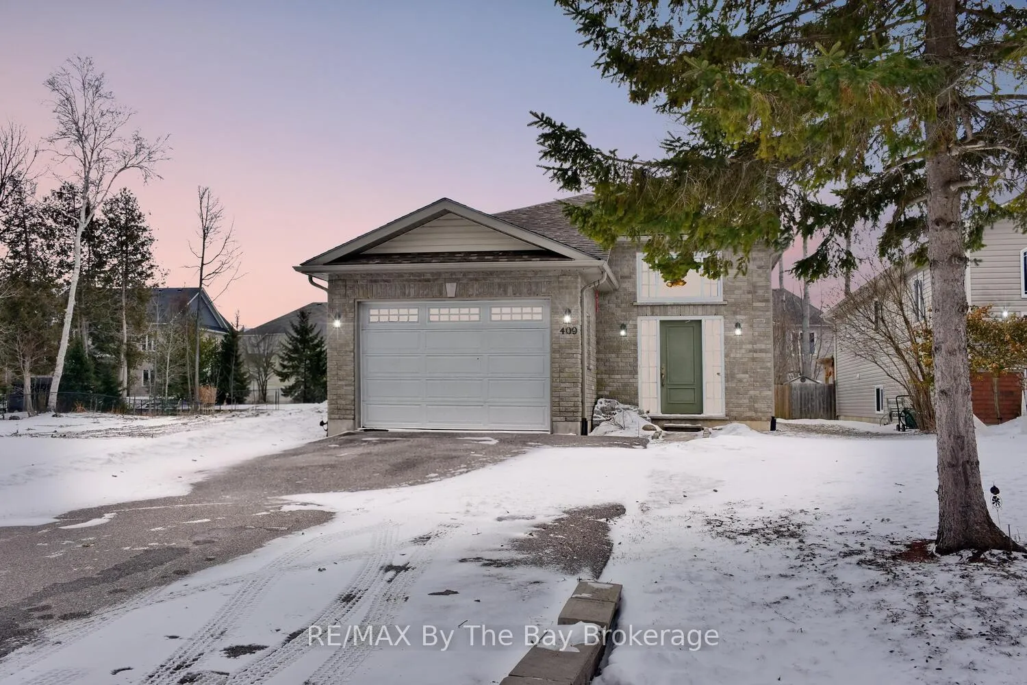 Photo 1 of 409 Robinson Road, Wasaga Beach — HOMEH