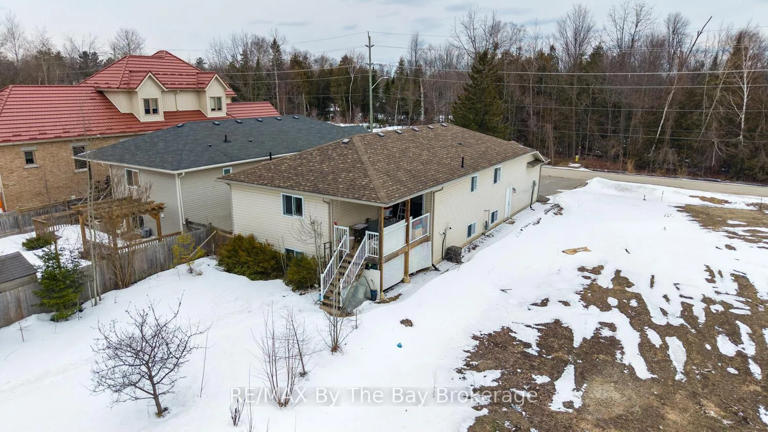 Photo 4 of 409 Robinson Road, Wasaga Beach — HOMEH