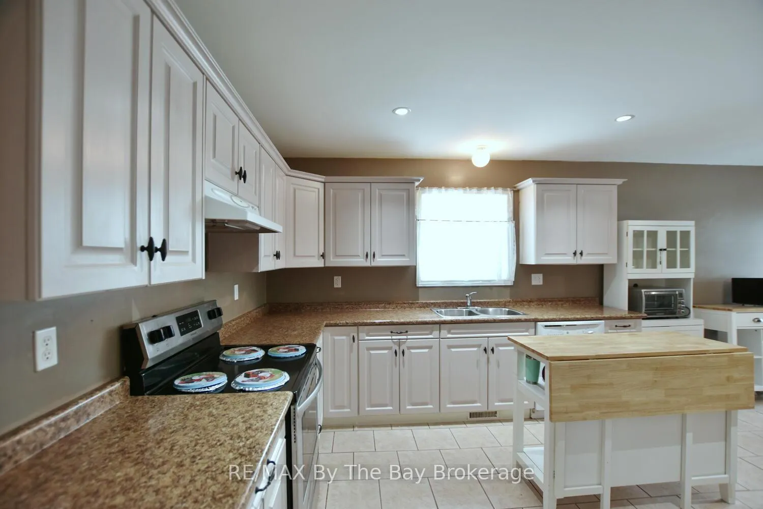 Photo 12 of 409 Robinson Road, Wasaga Beach — HOMEH