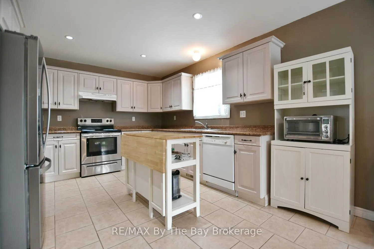 Photo 16 of 409 Robinson Road, Wasaga Beach — HOMEH