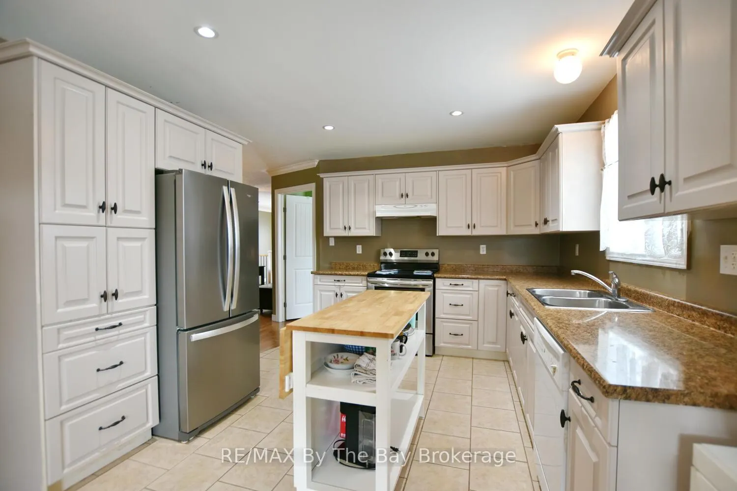 Photo 17 of 409 Robinson Road, Wasaga Beach — HOMEH