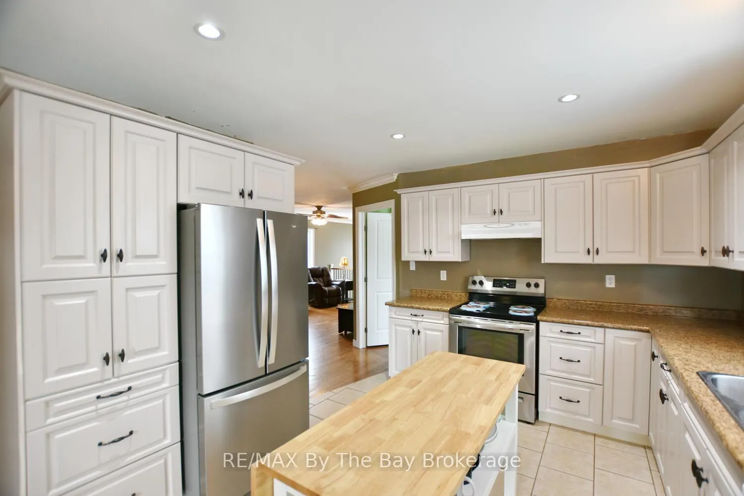 Photo 18 of 409 Robinson Road, Wasaga Beach — HOMEH