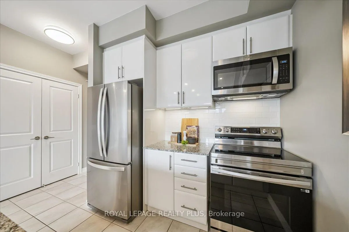 Photo 5 of Unit 311, 2370 Khalsa Gate, Oakville, Westmount — HOMEH