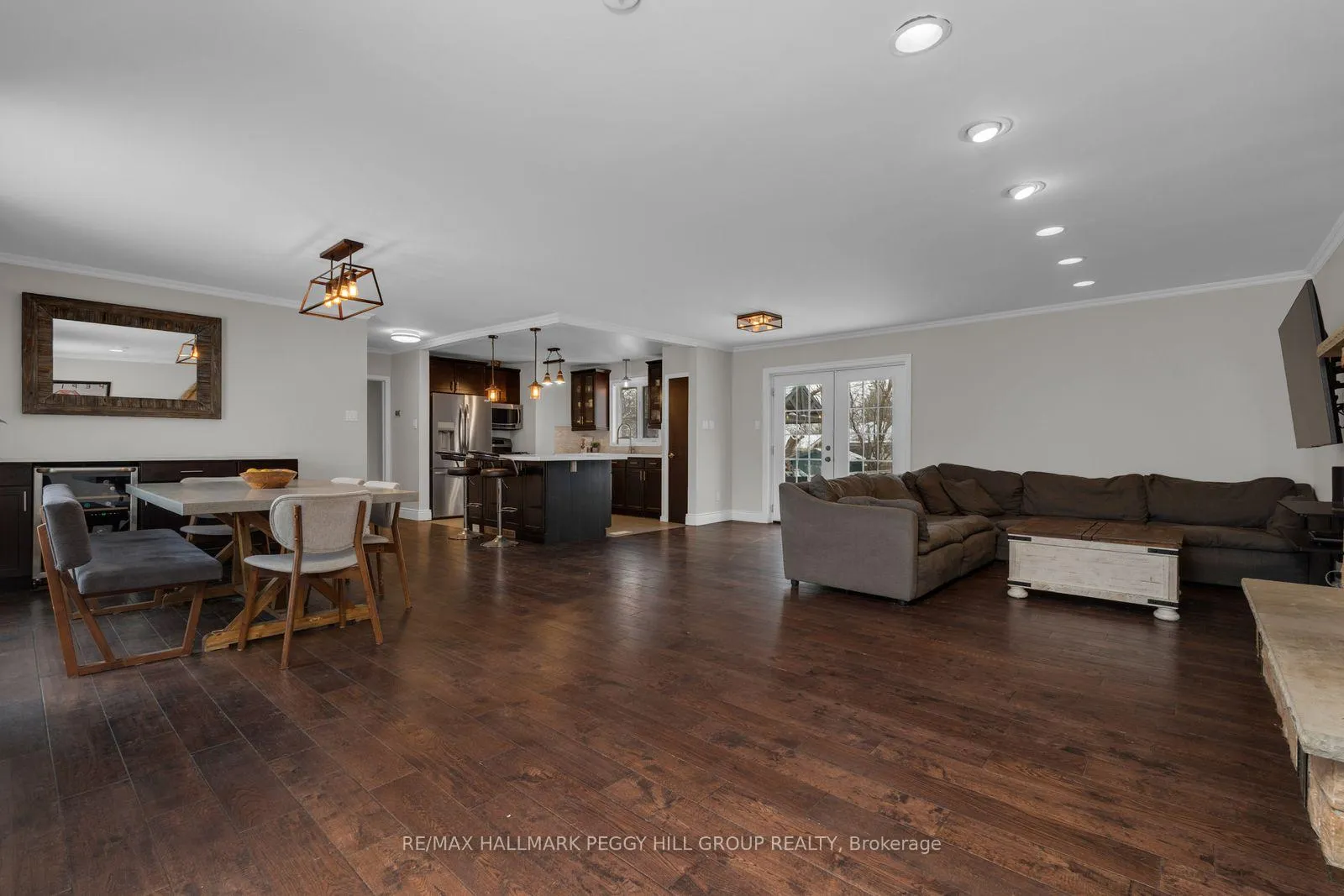 Photo 2 of 235 St Vincent Street, Barrie, Wellington — HOMEH