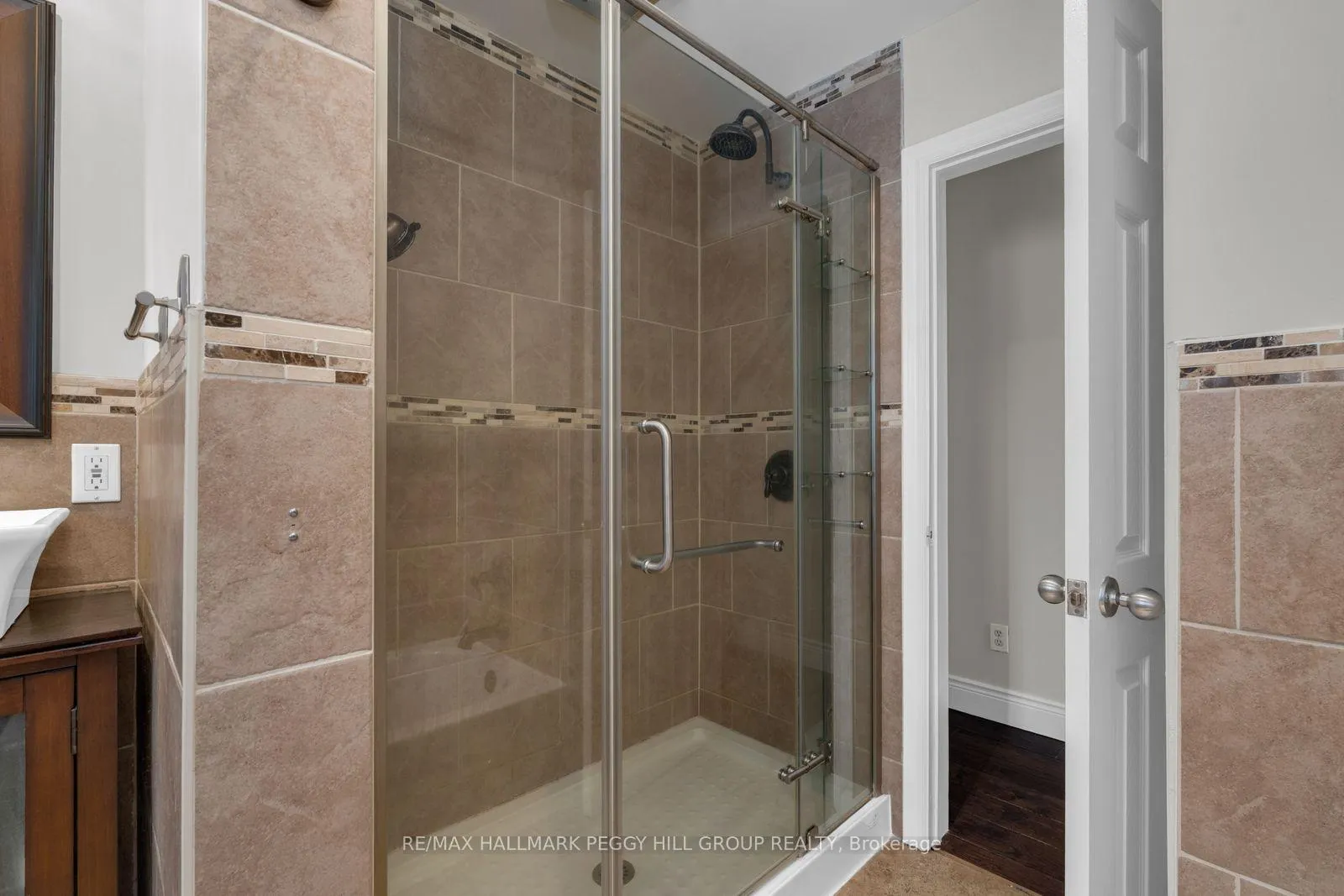 Photo 11 of 235 St Vincent Street, Barrie, Wellington — HOMEH