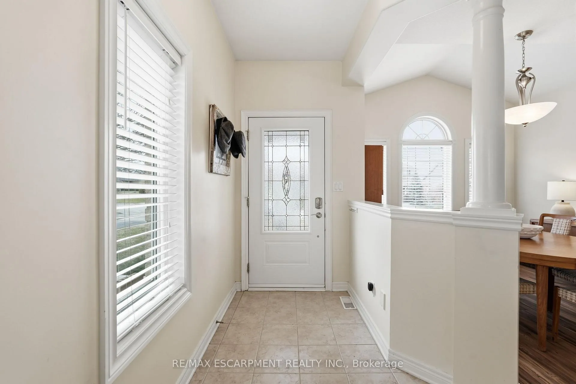 Photo 5 of 4055 Ashby Drive, Lincoln, Beamsville — HOMEH