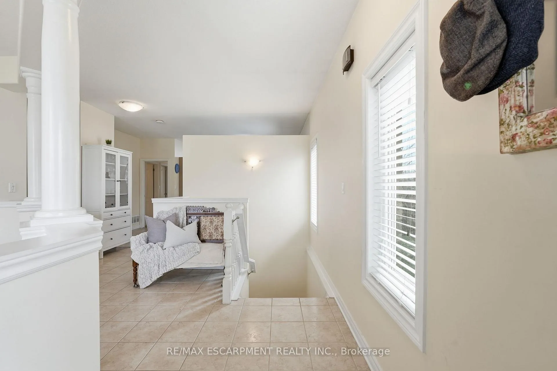Photo 6 of 4055 Ashby Drive, Lincoln, Beamsville — HOMEH